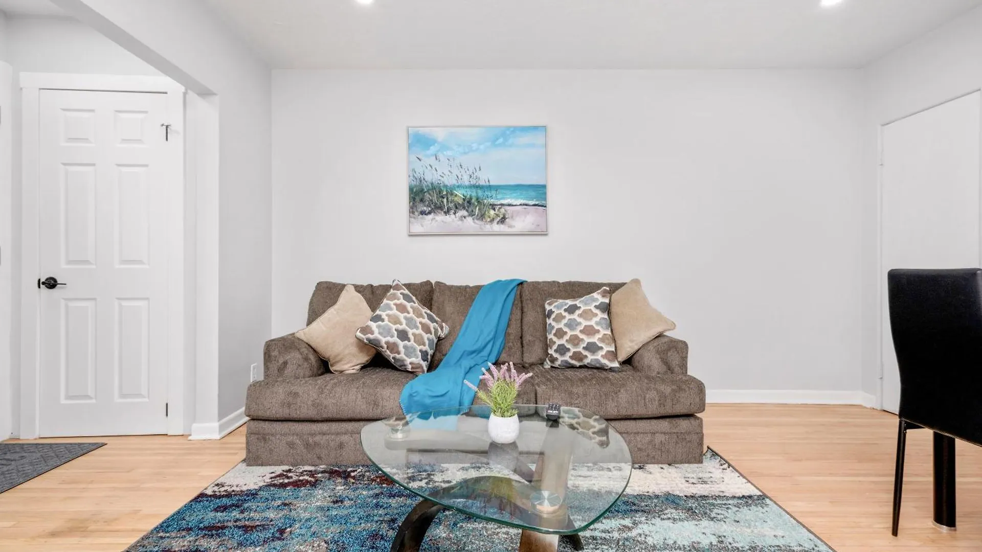 Centrestreet-Cozy Petfriendly 4Bedsuite 04Entire Calgary Canada